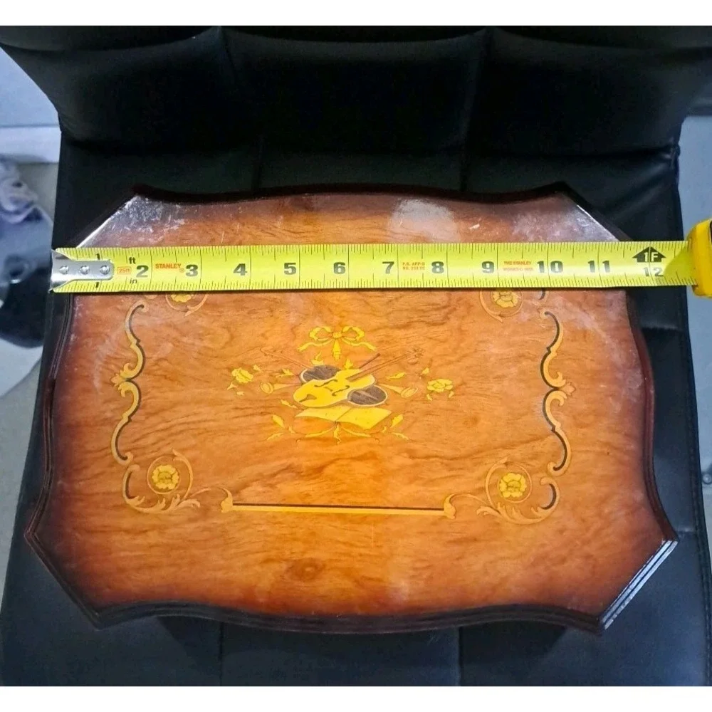 wooden jewelry‎ box with violin pictured on top
